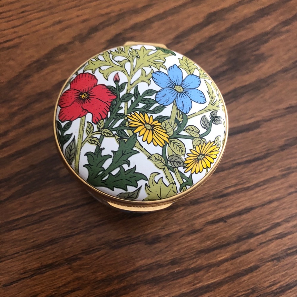 Cute enamel box